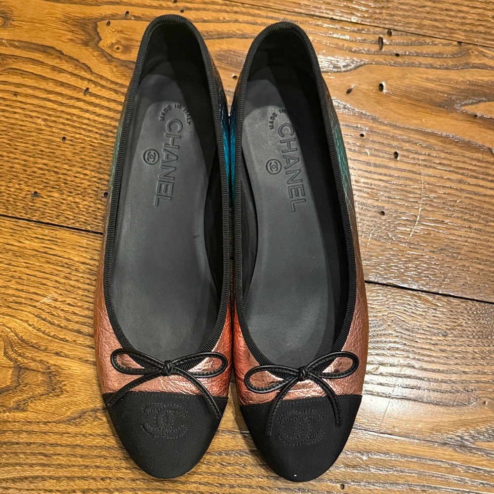 CHANEL Women's iridescent Flats - Picture 2 of 6